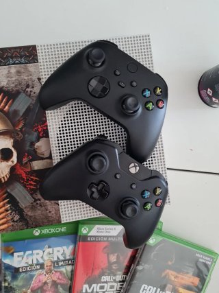 Xbox One S 1TB + 2 controller + Giochi