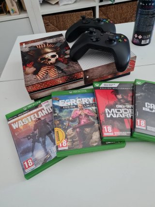 Xbox One S 1TB + 2 controller + Giochi