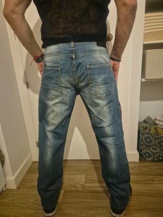 Pantalón vaquero con parches
