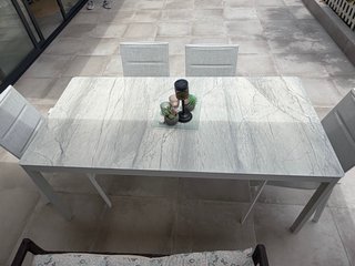 Mesa Porcelánica + 4 Sillas