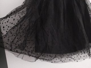 Falda tul negra con topos
