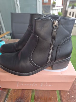 Botines negros con cremallera