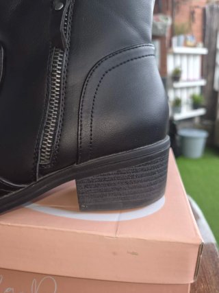 Botines negros con cremallera