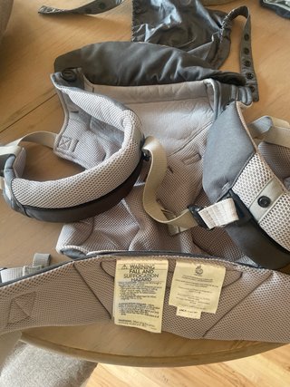 Mochila Ergobaby gris