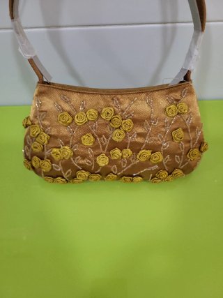 Bolso de mano dorado con flores estrenar