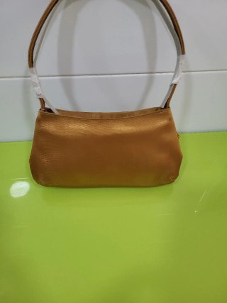 Bolso de mano dorado con flores estrenar