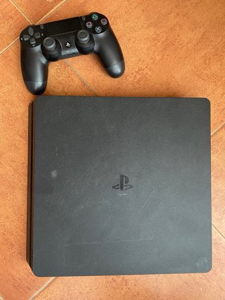 Consola PS4 Slim Nera + Controller + Gioco