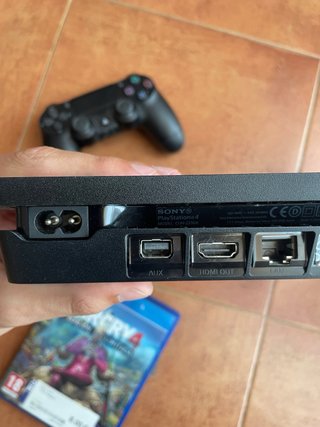 Consola PS4 Slim Nera + Controller + Gioco