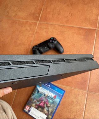 Consola PS4 Slim Nera + Controller + Gioco