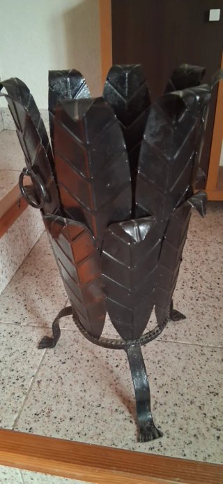 Paragüero antiguo de hierro forjado