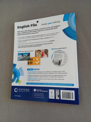 English File A2/B1 Libro inglés
