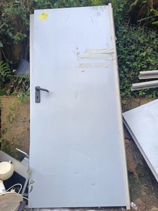 Puertas blancas con manillas