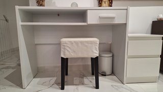 Escritorio con butaca y archivador