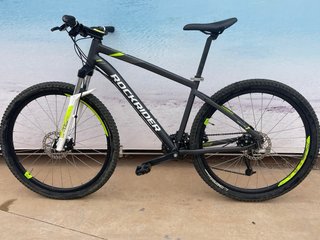 Bicicleta Rockrider Negra y Verde 27.5 ruedas