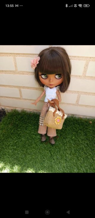 Muñeca Blythe con vestido y bolso
