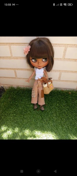 Muñeca Blythe con vestido y bolso