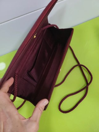 Bolso de mano granate brillante
