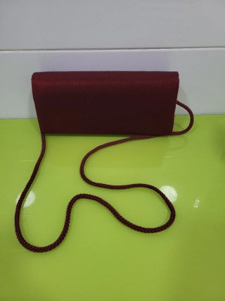 Bolso de mano granate brillante