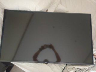 Televisor LG 49LF630V Para colgar wn la pared.