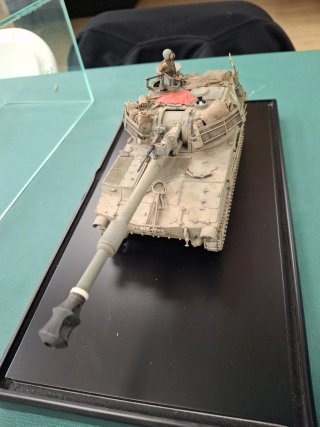 Maqueta vehículo blindado militar