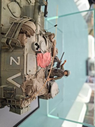 Maqueta vehículo blindado militar