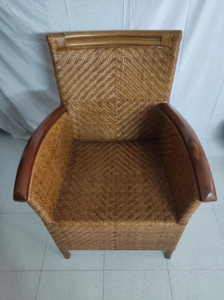 Sillón de mimbre y madera alta calidad