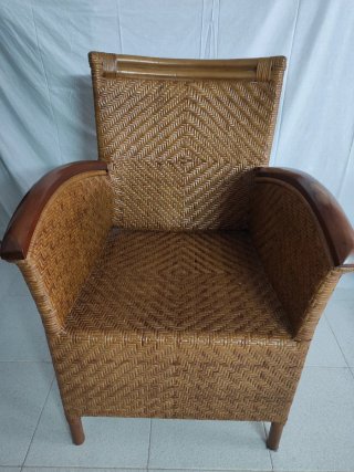 Sillón de mimbre y madera alta calidad