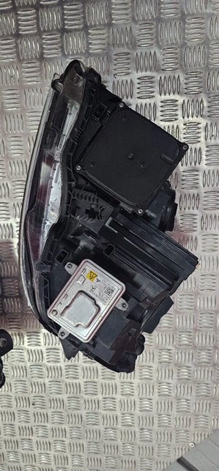 Faros Mercedes