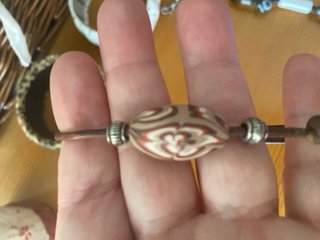 Lote: 2 collares y 4 pulseras bisutería. Vintage
