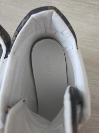 SNEAKERS Guess Blancas y Marrones con tacones