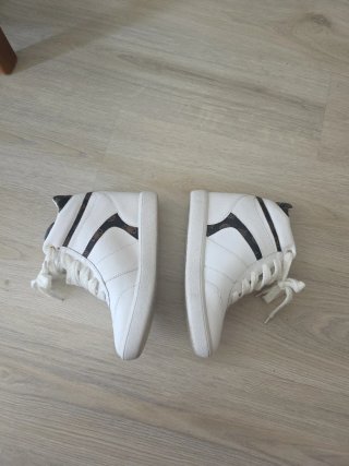 SNEAKERS Guess Blancas y Marrones con tacones