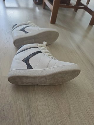 SNEAKERS Guess Blancas y Marrones con tacones