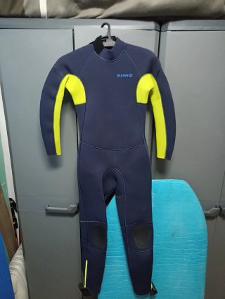 Neopreno niña 10 años 133-142 cm. SIN ESTRENAR