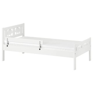 Cama infantil blanca con barrera