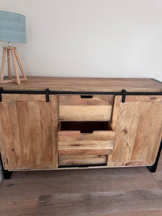 Cómoda de madera de mango con cajones