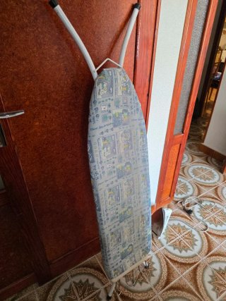 Plancha de ropa + mesa de planchar