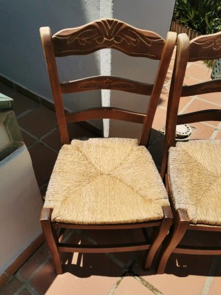 Juego de 4 sillas de madera