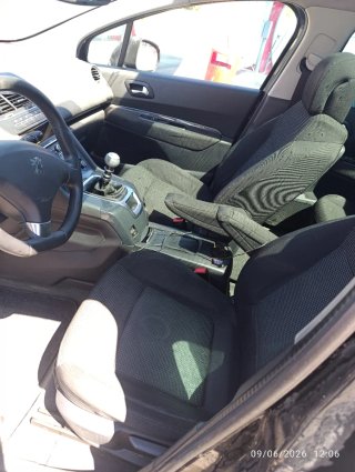 Peugeot 5008 2012