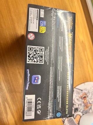 Caja Entrenador Élite Megaevolución Lucario Esp