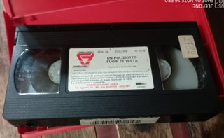 VHS "UN POLIZIOTTO FUORI DI TESTA" EX NOLO