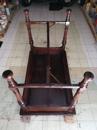 Tavolo antico in legno scuro