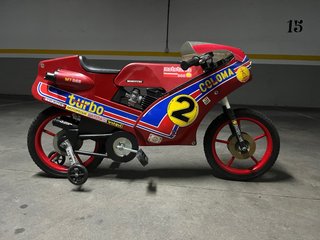 Moto de carreras a pedales Vintage