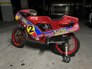 Moto de carreras a pedales Vintage