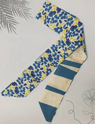 Foulard fantasia fiori blu e giallo