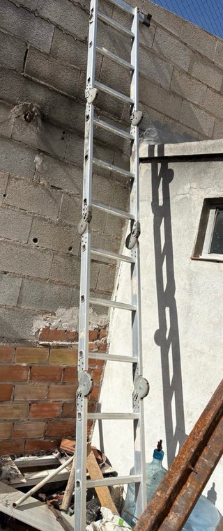 Escalera extensible ( recogida en almogia )