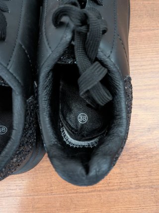 Zapatillas negras con estampado