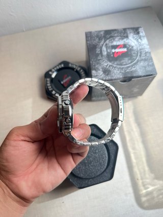 Reloj Casio G-Shock Metal Plateado y blanco
