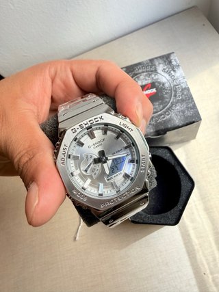 Reloj Casio G-Shock Metal Plateado y blanco