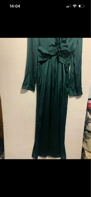 Vestido largo verde satinado