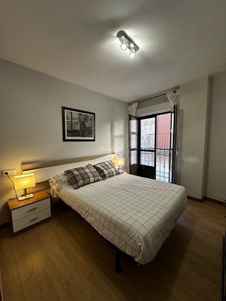 Habitacións, con baños, calefacción, ascensor.....